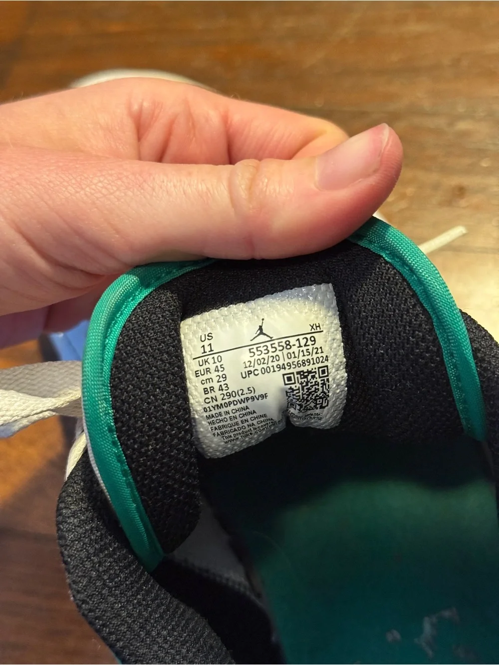 Jordan 1 Lows in Green and White - Picture 7 of 8